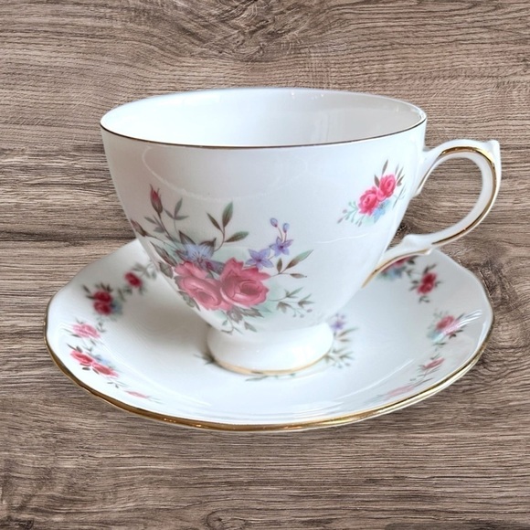 Queen Anne bone china floral pattern, pink mini roses, gold rims,vintage,England - Picture 1 of 10